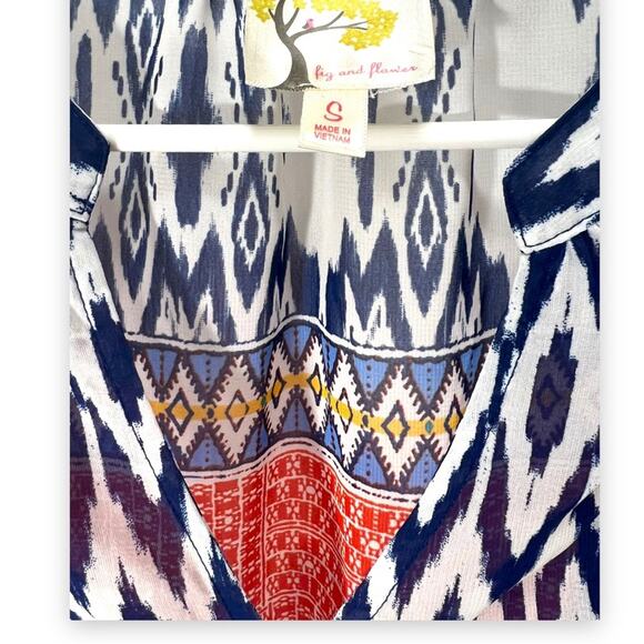 Fig and Flower Boho Knotted Hem Blouse - Picture 2 of 3